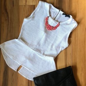 BCBG Maxazria White Top. Small.